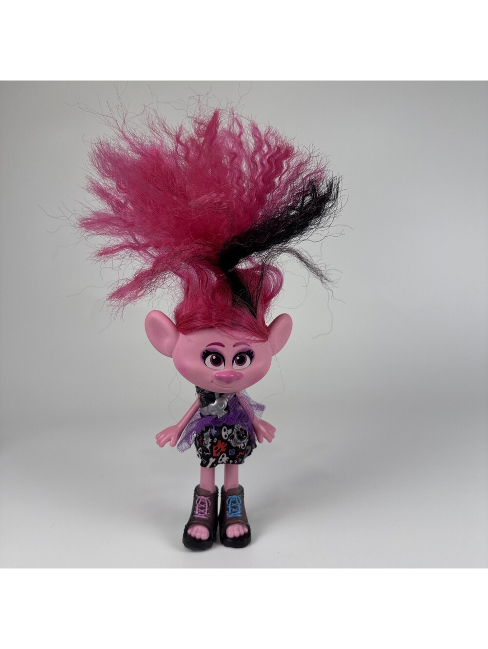 DreamWorks Trolls World Tour Glam Rockin Poppy Doll Figure Black Streak Hair